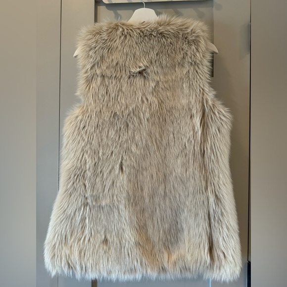 GAP FAUX FUR VEST IN WHITE COLOR - Picture 8 of 9